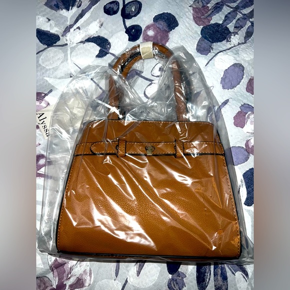 Small Vegan Leather Purse New in Packaging - Picture 8 of 10